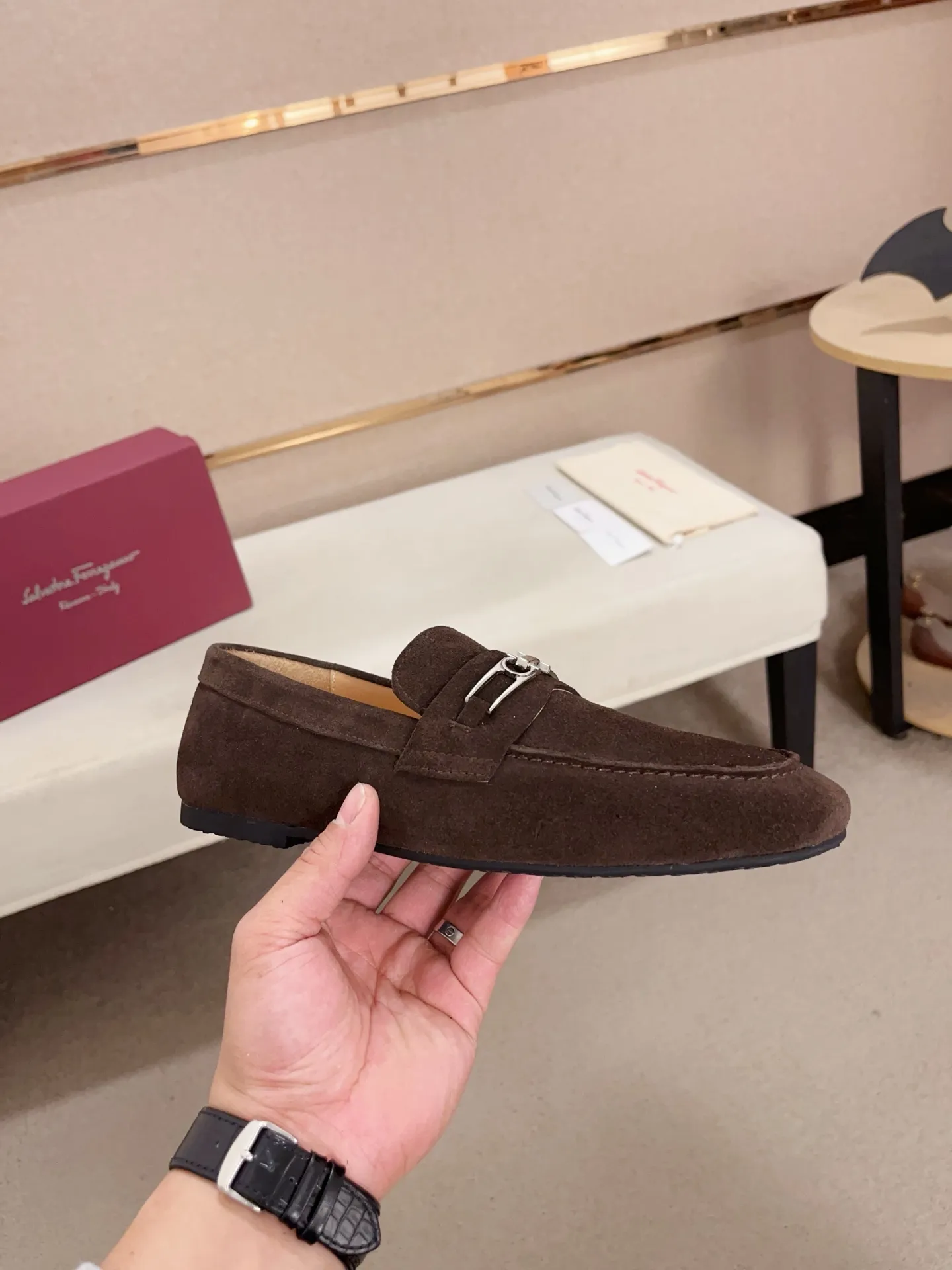 Men's shoes💰: 480💰 High version Ferragamo Dongguan quality! 🆕🆕Exclusive hot-selling products in stock🔥🔥New products on the shelves, high-quality shoes, complete with packaging! 💪 💪 Material: Imported suede cowhide 🐂 + Imported high-quality water-dyed cowhide lining + wear-resistant outsole 👍🏻👍🏻 Features: High-end and comfortable, purely handmade 🚀 🚀 Create the perfect shoes that suit you best 🔥 🔥 Size: (38-44) Can be customized 45 non-returnable!
